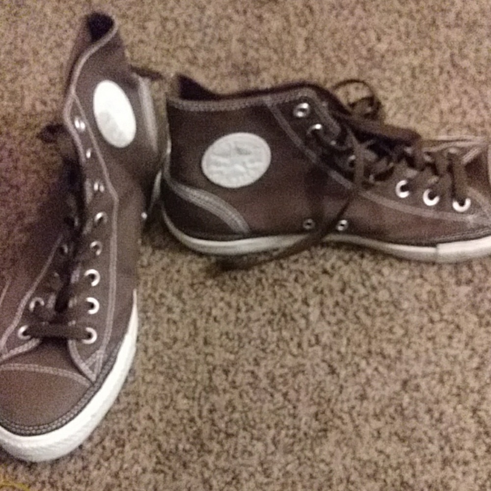 CHUCK TAYLOR